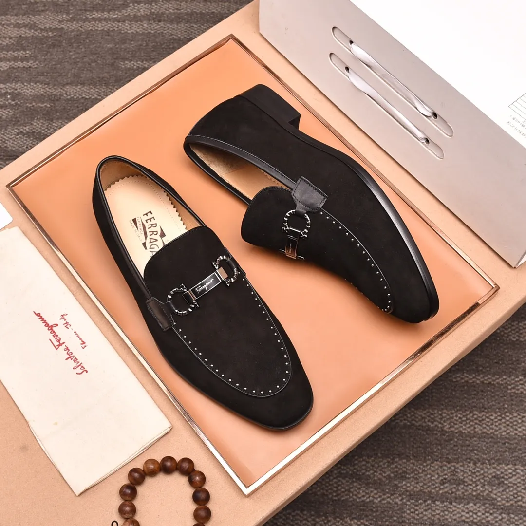Men's shoes 💰540📛📛(water-dyed cowhide) Salvatore Ferragamo high-end (Salvatore Ferragamo) is the world's top luxury footwear brand. It comes from the fashion kingdom of Italy and is famous all over the world for its traditional handmade design and novel styles...🚶🏻🚶🏻New suit shoes are available simultaneously at the counter. This model is purely handmade. The fabric is imported from Italy's original first-layer cowhide. Soft water-dyed cowhide lining. Original authentic outsole🌀🌀Size: 38➖45